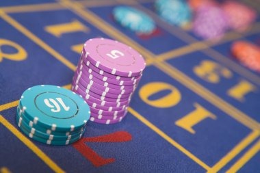 suneo 138 mobile app interface showing live casino games and sports betting options